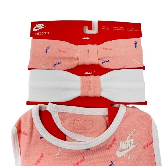 Nike Baby Girls Bib and Headband Set Size 0-6 Months - Picture 2 of 6